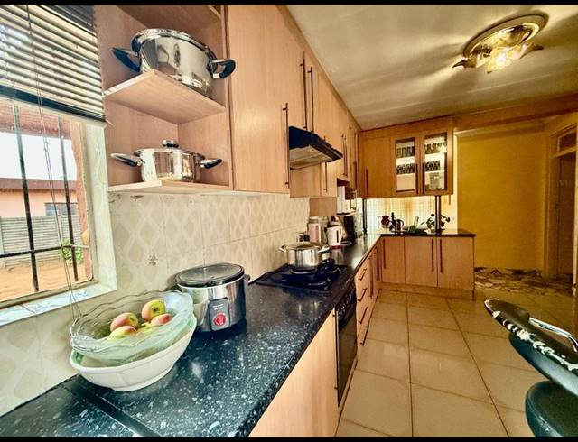 3 BEDROOM HOUSE FOR SALE IN VANDERBIJLPARK CE 5